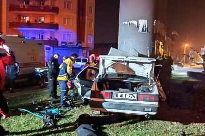 Balıkesir'de Feci Kaza:Araç Sürücüsü Sıkışarak Hayatını Kaybetti!