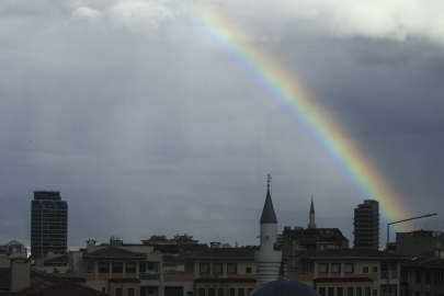 Gökyüzünde Oluşan Gökkuşağı Görenleri Mest Etti