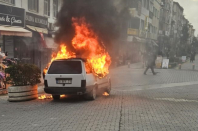 Park Halindeki Otomobil Alev Alev Yandı
