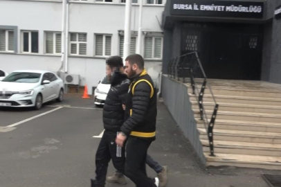 3 Kişiyi Yaralayan Gencin Babası 'Oğlunun Eylemine İştirak Ettiği' İçin İlk Duruşmada Tutuklandı