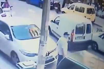 Kadın sürücünün önünü kesip aracına çarpan ve aynasını kıran sürücü kameraya yakalandı