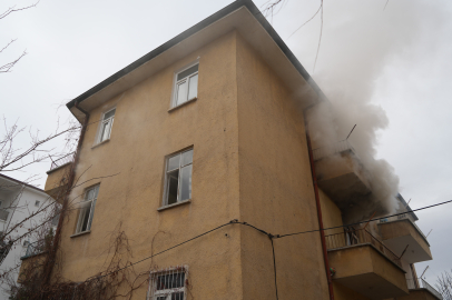 Kırıkkale'de Bir Apartmanda Çıkan Yangında 4 Kişi ve Bir Papağan Son Anda Kurtarıldı