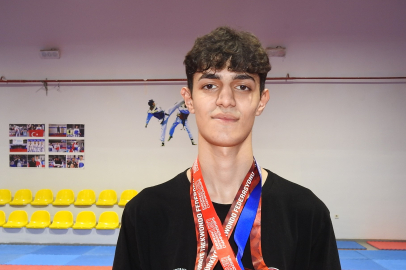 Furkan Ubeyde Çamoğlu, 10 yaşında başladığı tekvandoda başarı merdivenlerini birer birer tırmanıyor