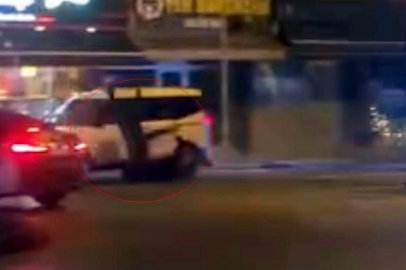 Motosikletle Girdikleri Ters Şeritte Hafif Ticari Araca Çarptılar