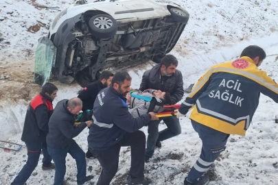 Buzlanmadan Dolayı Kontrolden Çıkan Otomobil Yan Yattı