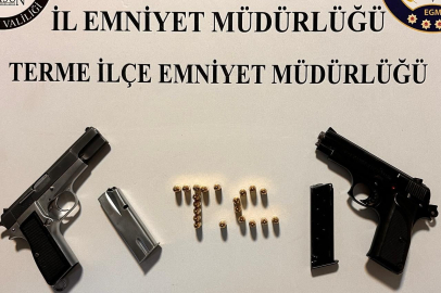 Samsun'da 2 Kişinin Üzerinde 2 Adet Ruhsatsız Tabanca Ele Geçirildi