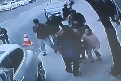 Esenyurt’ta Sokakta Tartışan Çifte Mahalleli Müdahale Etti