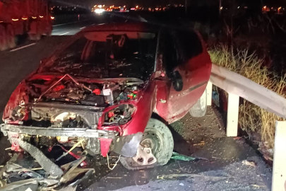 Konya'da Bariyerlere Çarpan Sürücü Ölümden Döndü!