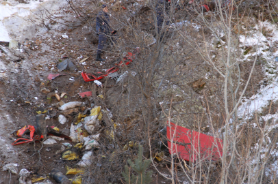 Sivas'ta Feci Kaza: Virajı Alamayan Kamyon 100 Metrelik Uçurumdan Uçtu