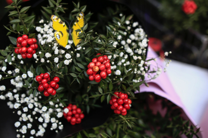 Yeni Yıl Öncesi Çiçekçiler Dükkanlarını Kokina Çiçeği İle Doldurdu