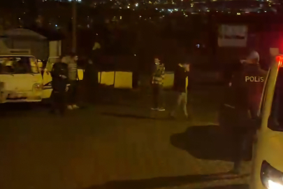 Aracına çarpan kamyonetin kasasına atladı, sürücüyü yakalayarak polise teslim etti