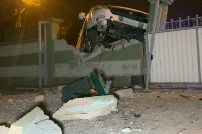 Kazadan Sonra Duvarda Asılı Kaldı