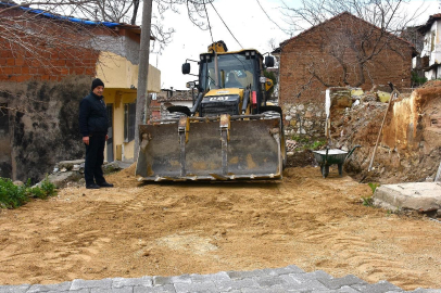 Gemlik Belediyesi Yol, Taş Parke ve Kaldırım Çalışmalarına Devam Ediyor