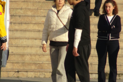 Lise Öğrencisi Okulda Kırdığı Cam Şişeyle Kendini Yaraladı