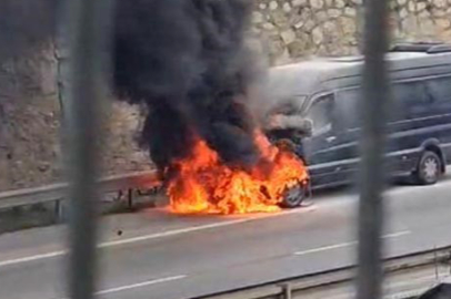 Pendik'te Servis Minibüsü Alevlere Teslim Oldu