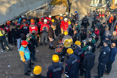 Uşak'ta İş Hanı Yıkımında Göçük: Operatörün Cansız Bedeni Bulundu