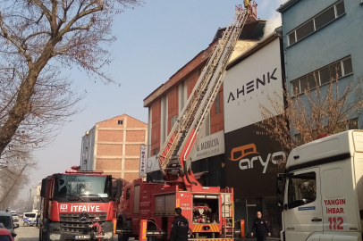 Bursa'da Mobilya İmalathanesinde Korkutan Yangın