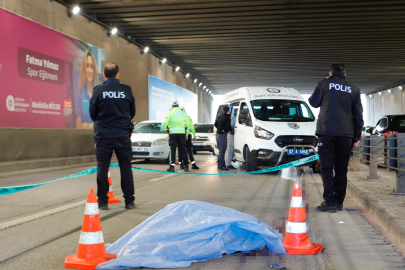 Antalya'da Bariyerlere Çarpan Motosikletli Genç Hayatını Kaybetti