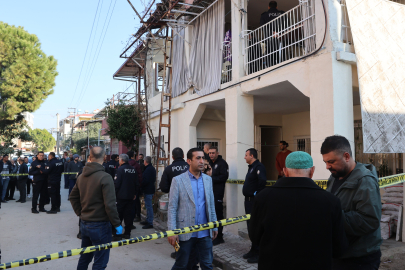 Adana'da Karı-Koca Boğazı Kesilerek, Kız Kardeş İse Kalbinden Bıçaklanarak Evlerinde Öldürülmüş Halde Bulundu