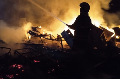 Çadırda Çıkan Yangın Ormanlık Alana Sıçradı