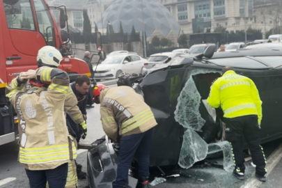 Yol Kenarındaki Direğe Çarpan Sürücü Hafif Şekilde Yaralandı