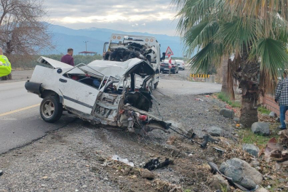 Ağaca Çarpan Otomobil İkiye Bölündü!