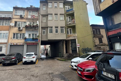 Bursa'da Kolonları Olmadan Ayakta Duran Binayı Görenler Hayrete Düşüyor