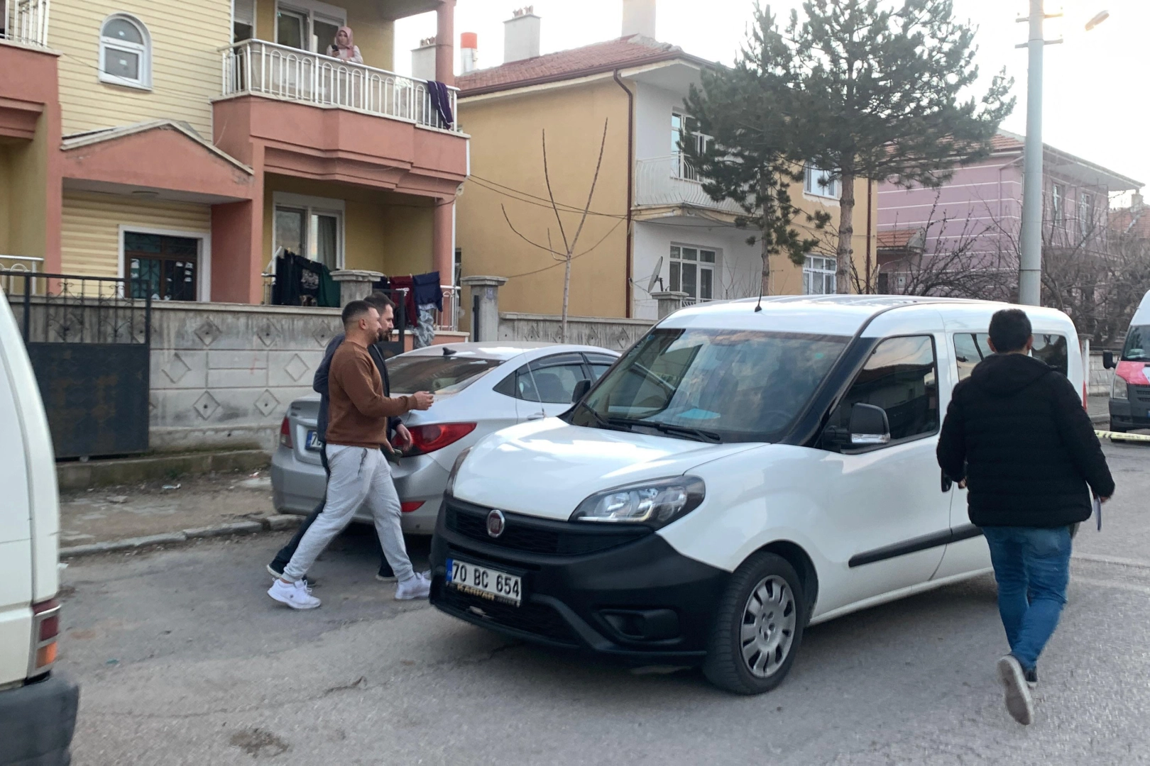 Evine çağırıp tartıştığı kişiyi tüfekle vurdu