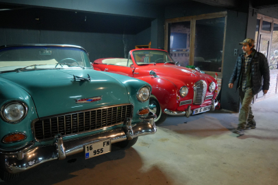 Klasik Otomobil Sevdalısı Adam Evinin Garajını Galeriye Çevirdi