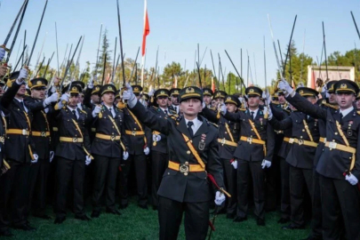 Başkan Mustafa Bozbey: "Teğmenlerimiz yalnız değildir!"