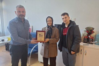 İhsane Beysel’e Atatürkçü Düşünce Derneği’nden Teşekkür Plaketi