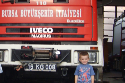 4 Yaşındayken Önünde Fotoğraf Çektirdiği İtfaiye Aracında 18 Yıl Sonra Göreve Başladı