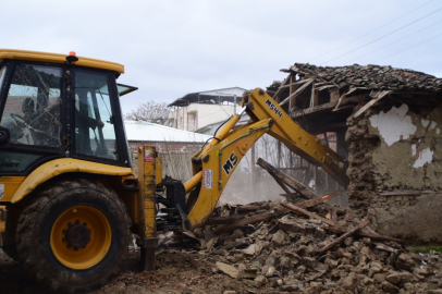 Yenişehir Belediyesi, Metruk Binaların Yıkım Çalışmalarına Hız Verdi