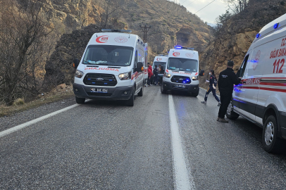 Korkunç Kaza!Otomobil Kayaya Çarptı: 1 Ölü, 5 Yaralı