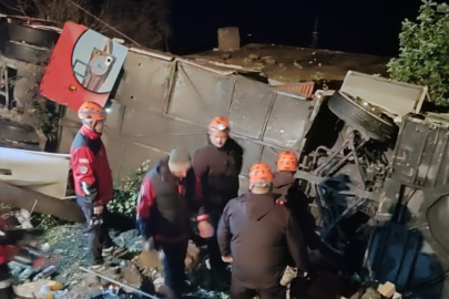 10'u ağır 33 kişinin yaralandığı otobüs kazasında 74 yaşındaki yolcu, hastanede hayatını kaybetti