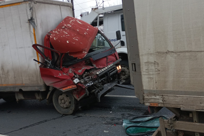Otomobil, Kamyon ve Kamyonetin Karıştığı Zincirleme Kaza!