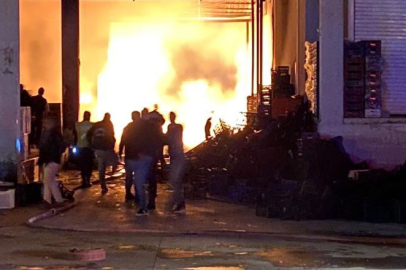 Toptancı Halinde Çıkan Yangın Panik Yarattı