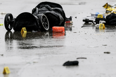 Almanya’da Araç Kalabalığa Daldı: 2 Ölü, 28 Yaralı