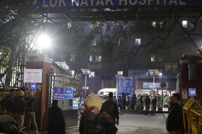 Hindistan'da izdiham Faciası: 18 Ölü