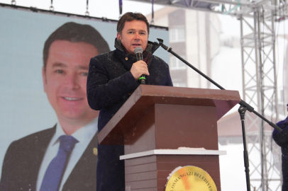 Erkan Aydın, 42. Uluslararası Uludağ FIS Çocuk Kupası’nın Açılışını Gerçekleştirdi