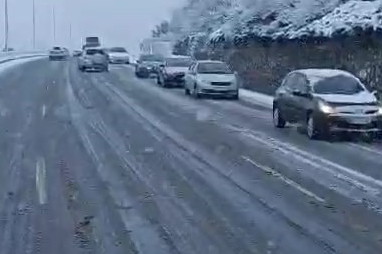 Dakikalar İçerisinde Yollar Beyaza Büründü