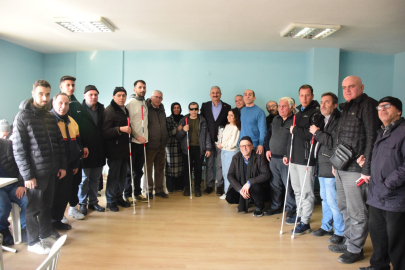 CHP Bursa İl Başkanı Nihat Yeşiltaş, Altı Nokta Körler Derneği’ni Ziyaret Etti