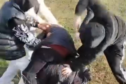 Tekme tokat dövdüler, o anları kayda alıp sosyal medya paylaştılar