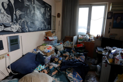 Ölen Adamın Evinden Kamyonlarca Çöp Çıktı