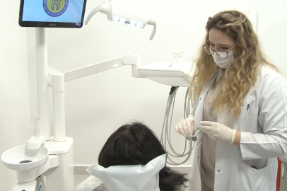 33 yıldır korkusundan diş hekimine gitmeyen Can, ‘Gülümseten Diş Projesi’ sayesinde tedavi oldu