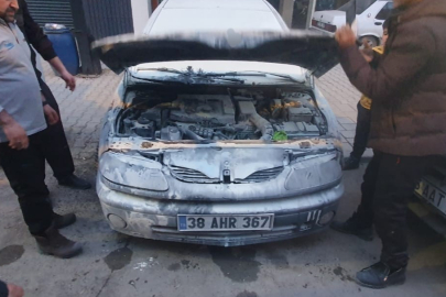 Park Halindeki Otomobil Alev Alev Yandı