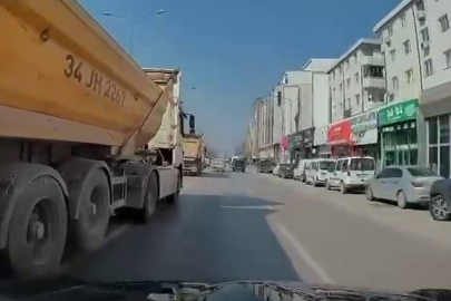 Otomobilin Önüne Atlayan Kamyon Araç İçi Kamerasına Yansıdı