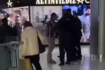 Bursa'da Alışveriş Merkezi'nde Tartışma