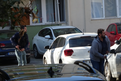 Çanakkale'de balkondan av tüfeğiyle sokaktaki bir kişiyi vurdu, polis ve jandarma ekipleriyle çatıştı, vurularak etkisiz hale getirildi