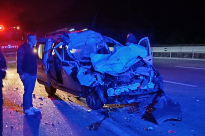 TEM Otoyolu'nda Feci Kaza: Otomobil Kağıt Gibi Ezildi!